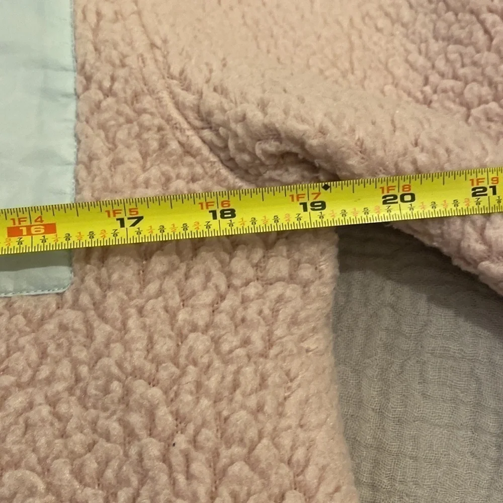 J. Crew vintage fleece in very good condition. Size S
